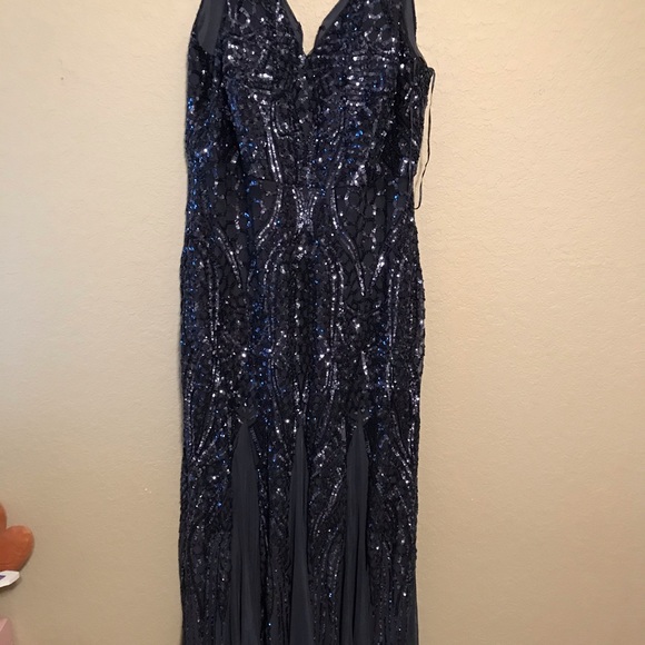 Formal dress - Picture 2 of 3